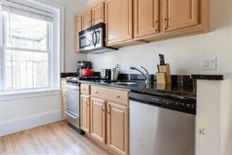 674 Washington St, Unit 2 in Brookline, MA - Building Photo - Building Photo