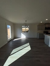 7039 W Wren Ave in Visalia, CA - Building Photo - Building Photo