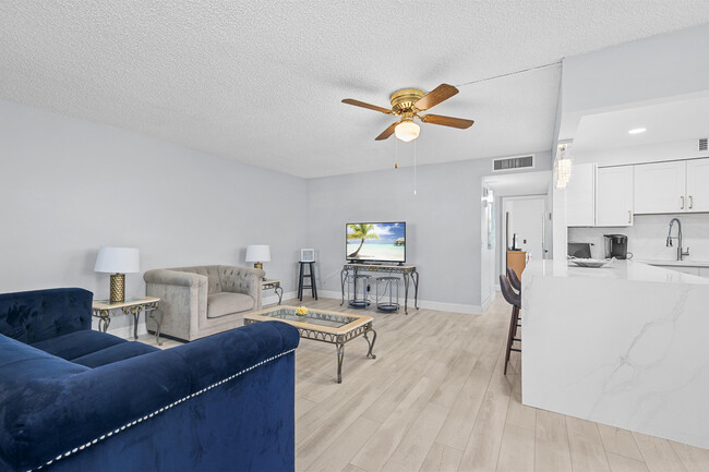 590 Normandy M in Delray Beach, FL - Building Photo - Building Photo