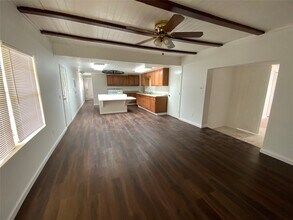 20672 Trinity Way in New Caney, TX - Foto de edificio - Building Photo