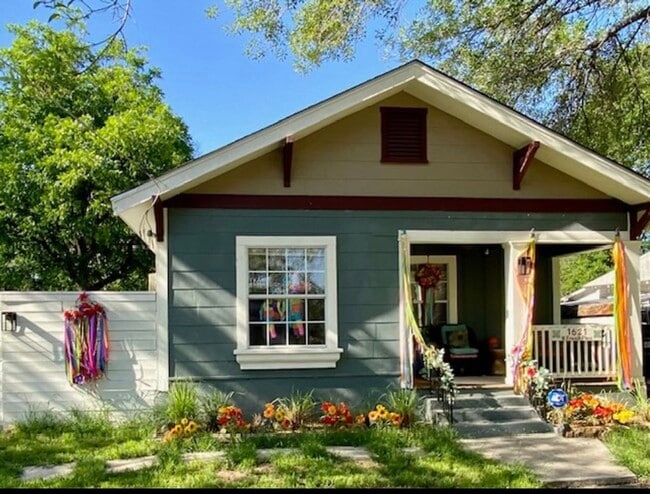 property at 1621 W French Pl