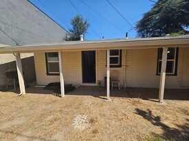 658 Washington Ave in Los Banos, CA - Building Photo