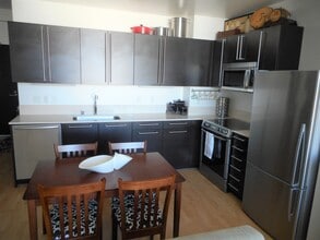 1160 Mission St, Unit 2110 in San Francisco, CA - Foto de edificio - Building Photo
