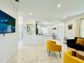 133 SW 22nd Terrace in Fort Lauderdale, FL - Building Photo - Building Photo