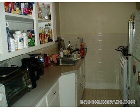 35 Park St, Unit 2 in Brookline, MA - Building Photo - Building Photo