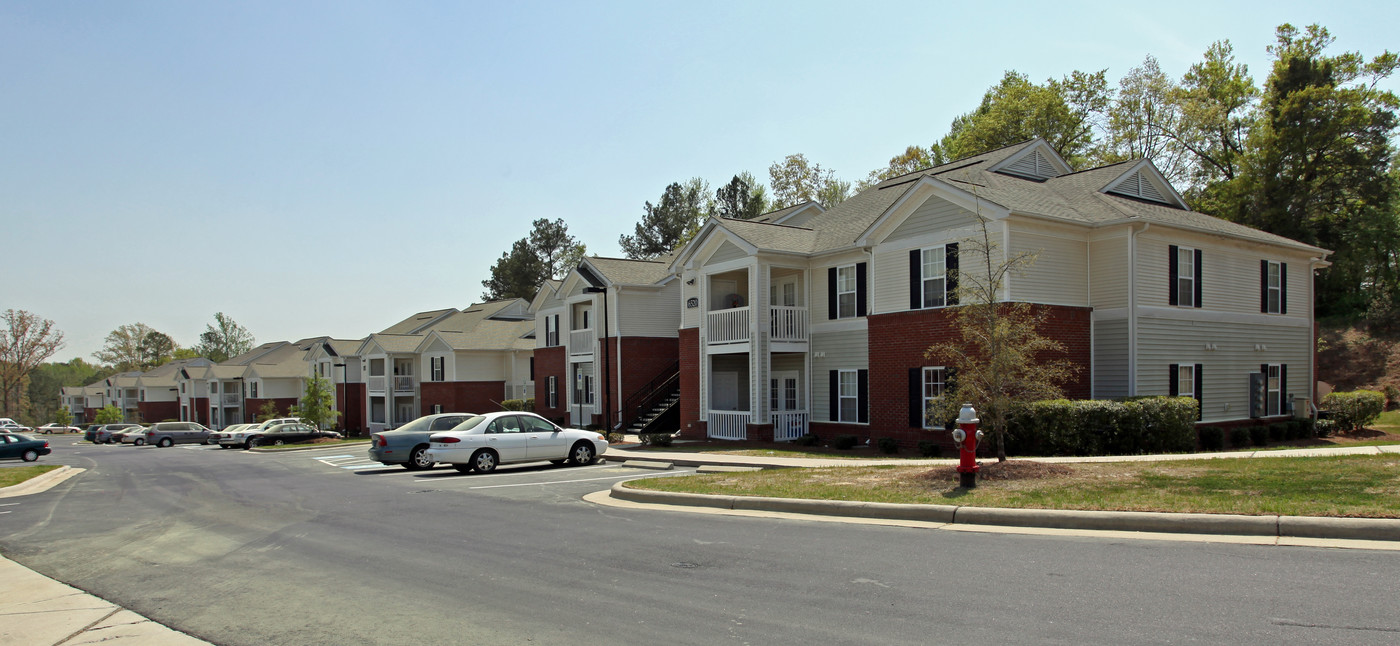 Perry Hill Apartments in Raleigh, NC - Building Photo