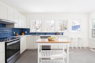 446 6th St in Greenport, NY - Building Photo - Building Photo