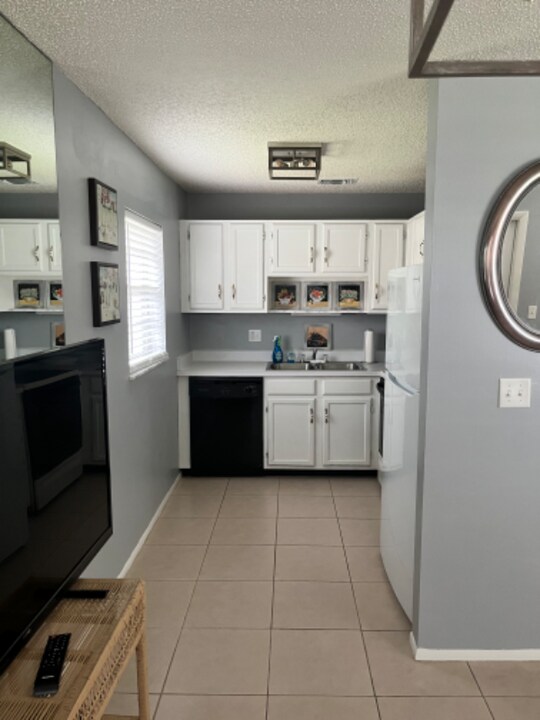 105 Spring Lake Ct in Vero Beach, FL - Building Photo