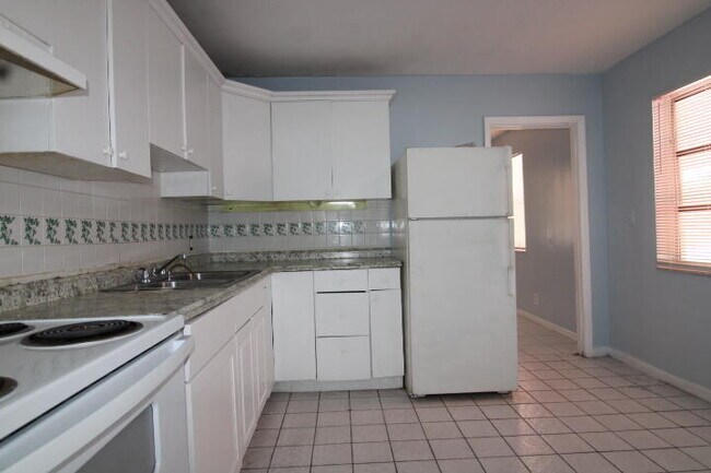 578 W 2nd St in West Palm Beach, FL - Building Photo - Building Photo