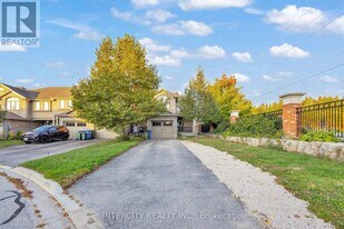 51 Laughland Ln in Guelph, ON - Building Photo
