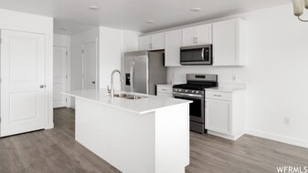 1057 Dory Boat Rd in Saratoga Springs, UT - Building Photo