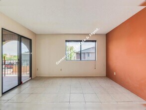 1534 S Columbus Blvd-Unit -6 in Tucson, AZ - Building Photo - Building Photo