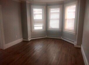 43 Terrace Ave in New London, CT - Foto de edificio - Building Photo