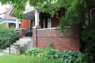114 E Oakland Ave in Columbus, OH - Building Photo - Building Photo