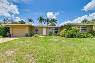 1648 Idle Ln in Sarasota, FL - Building Photo - Building Photo