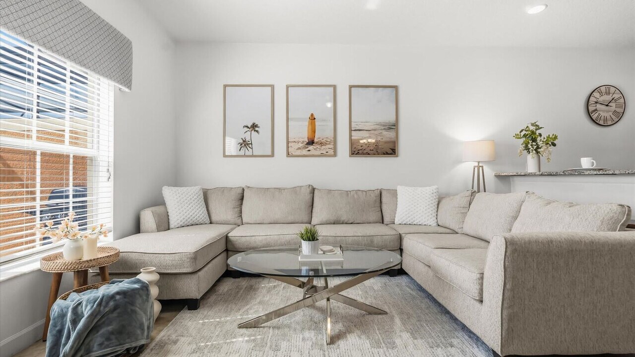 8942 Cuban Palm Rd in Kissimmee, FL - Building Photo