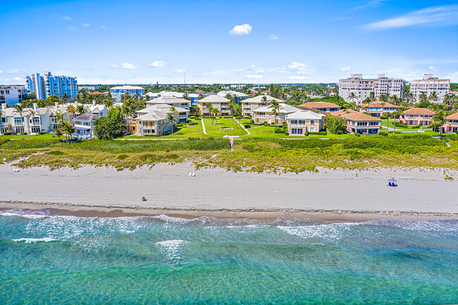 2103 S Ocean Blvd-Unit -5-A in Delray Beach, FL - Building Photo - Building Photo