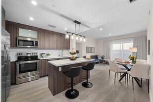 1938 Jackson St, Unit 306 in Hollywood, FL - Building Photo
