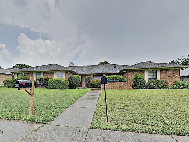 property at 4724 Berridge Ln