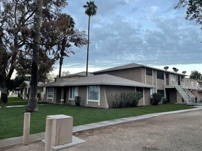 3307 W Harmont Dr, Unit Two unit in Phoenix, AZ - Building Photo - Building Photo