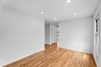 695 Summit Ave in Jersey City, NJ - Building Photo - Building Photo