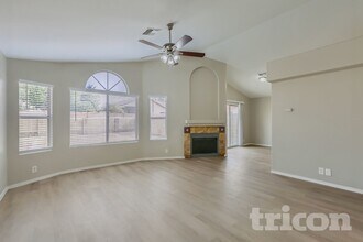 7321 N 69th Ave in Glendale, AZ - Foto de edificio - Building Photo