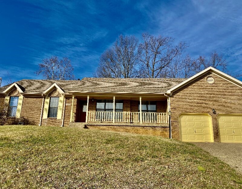 7624 Manslick Rd in Louisville, KY - Building Photo