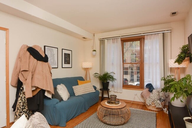 1332 N Wolcott Ave, Unit J07P