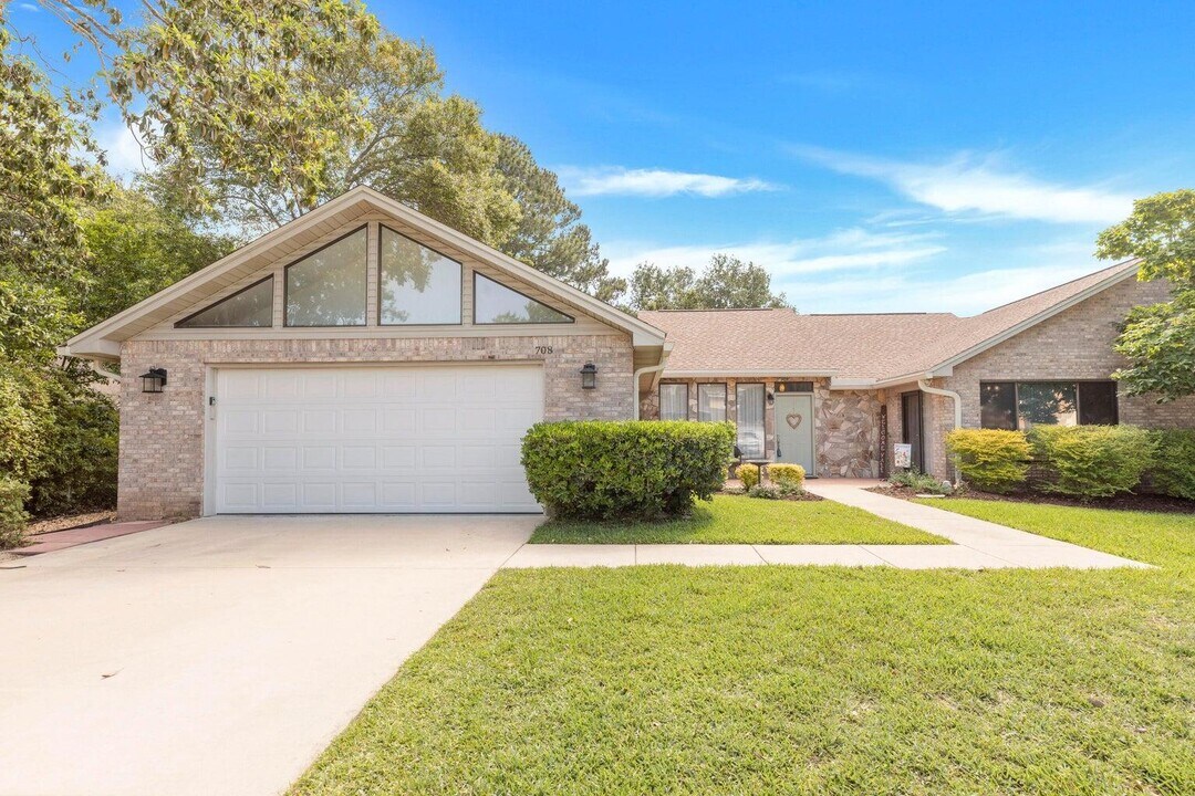 708 Turnberry Cove S in Niceville, FL - Building Photo
