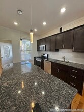 9 Nottingham St, Unit 1 in Boston, MA - Building Photo - Building Photo