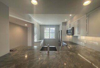 2301 Marina Isle Way-Unit -202 in Jupiter, FL - Foto de edificio - Building Photo