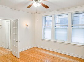 521 W Surf St, Unit 102 in Chicago, IL - Building Photo