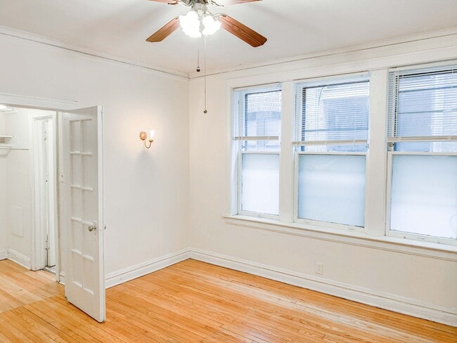 521 W Surf St, Unit 102