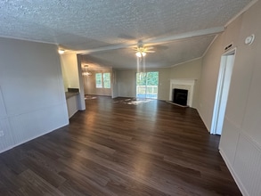 4060 Yellow Creek Trail in Cumming, GA - Foto de edificio - Building Photo