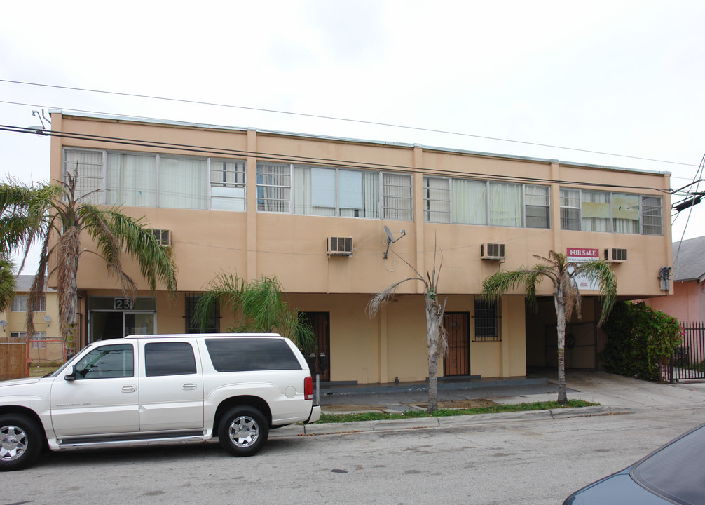 25 SW 19th Ave in Miami, FL - Building Photo