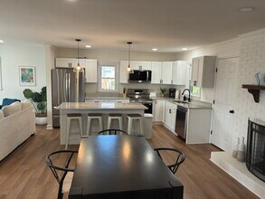 304 Pine Knoll Dr in Greenville, SC - Building Photo - Building Photo