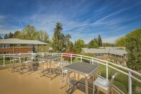 Building Photo - Shorewood Heights Apartamentos in Mercer Island, Washington