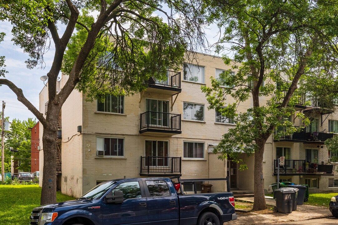 12353 Lapierre Av in Montréal, QC - Building Photo