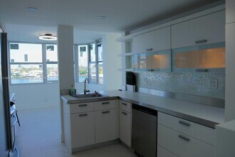 16570 NE 26th Ave in North Miami Beach, FL - Building Photo - Building Photo
