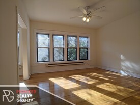 3817 N Fremont St, Unit #3823-W2 in Chicago, IL - Foto de edificio - Building Photo