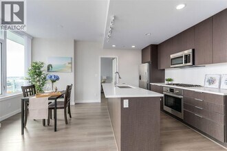 8688 Hazelbridge Wy in Richmond, BC - Building Photo - Building Photo