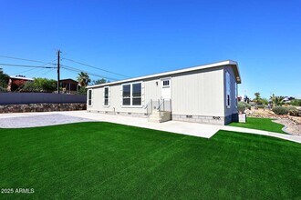 13004 N 19th Pl in Phoenix, AZ - Foto de edificio - Building Photo