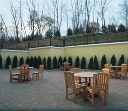 Trump Park Residences in Shrub Oak, NY - Foto de edificio - Building Photo