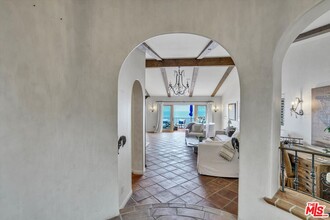 3942 Rambla Orienta in Malibu, CA - Building Photo - Building Photo