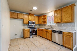 1437 Nadine Ave in Modesto, CA - Building Photo - Building Photo