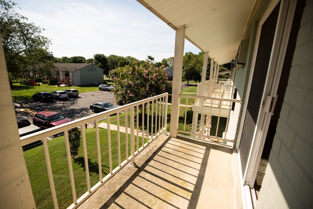 Rustic Village Apartments & Townhomes Clayton, NJ Apartments