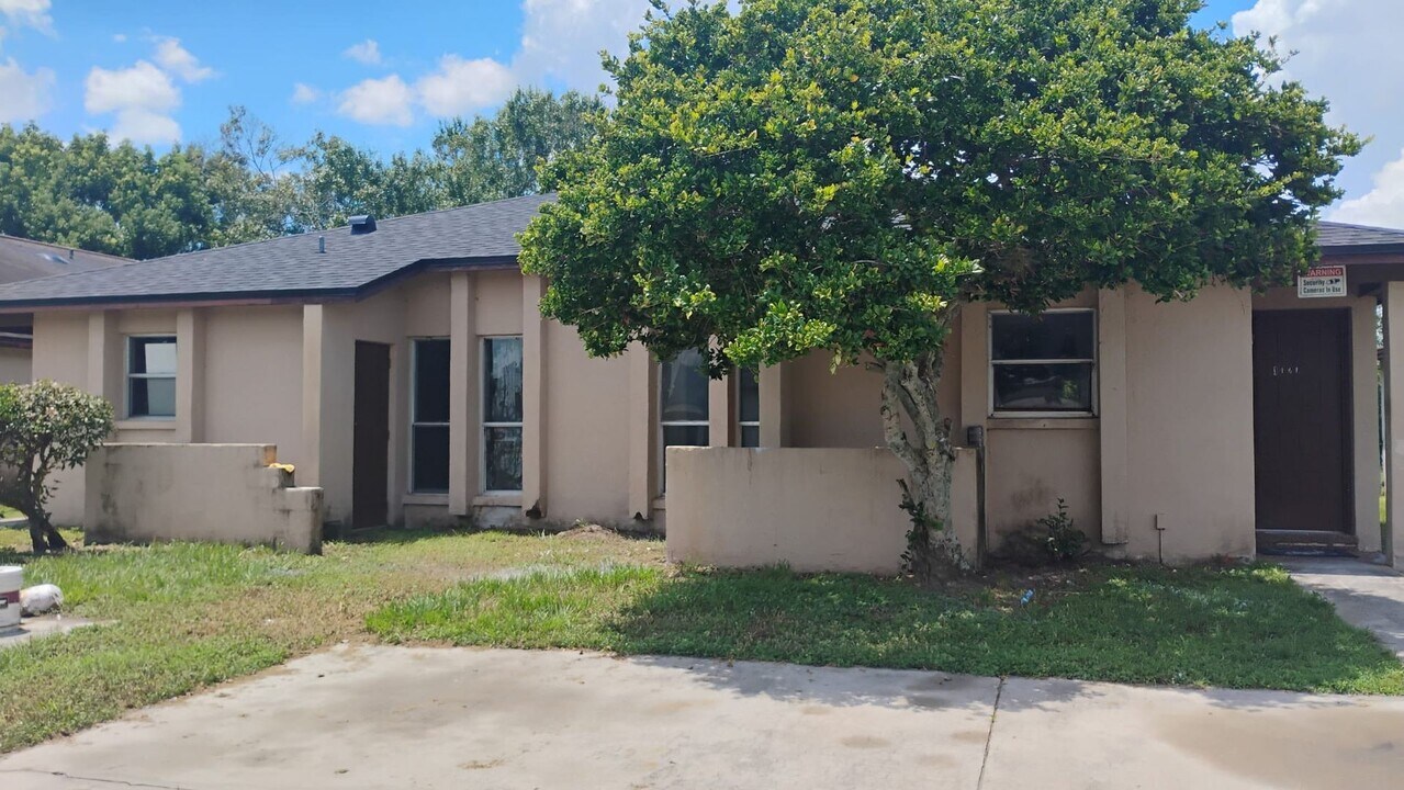 1027 Captiva Point in Lakeland, FL - Building Photo