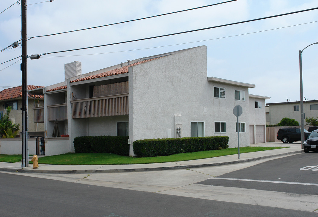 16852 Sims St in Huntington Beach, CA - Building Photo