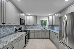 3800 SW 58th Terrace in West Park, FL - Building Photo