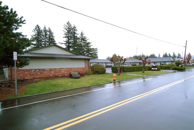 Fredericksburg Apartments in Portland, OR - Building Photo - Building Photo